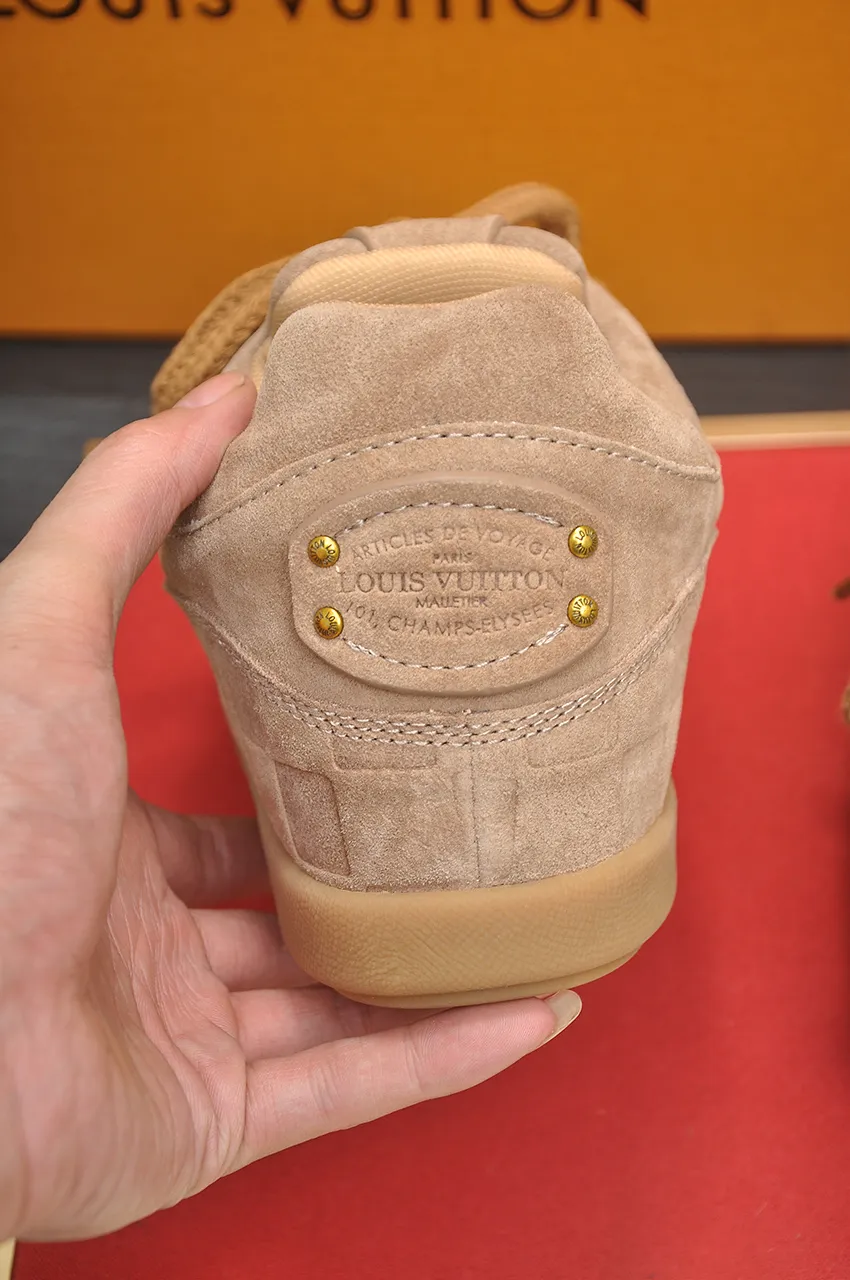 Men's men's shoes💰700💶 🔥New style🔥 LV co-branded nigo, ugly and cute😍Many Internet celebrities have put on their shoes, classic and versatile items.  ❄️Fabric: Imported high mercerized cow suede. ❄️Inner lining: high-grade elastic mesh, ❄️Outsole: original molded outsole, palm print rubber outsole with hidden L letter and Monongram flower ❄️Size: Female 35-41 (Female 41 customized), Male 39-46 (45-46 customized)